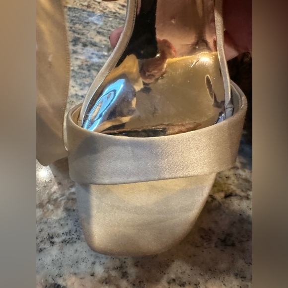 Badgley Mischka champagne heeled wedding / formal shoes. Box included - Picture 11 of 16